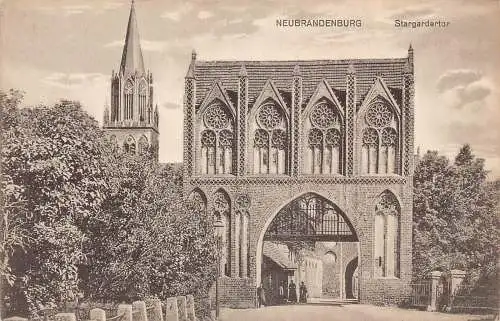 Deutschland Neubrandenburg Stargardertor Vintage Postkarte