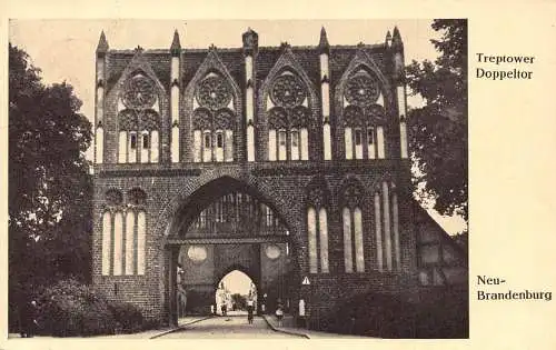 Deutschland Neubrandenburg i M Treptower Doppeltor Vintage Postkarte