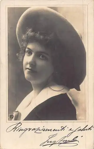 Italienisches Mädchen mit großen Ohrringen und großem Hut Portrait Vintage Postkarte