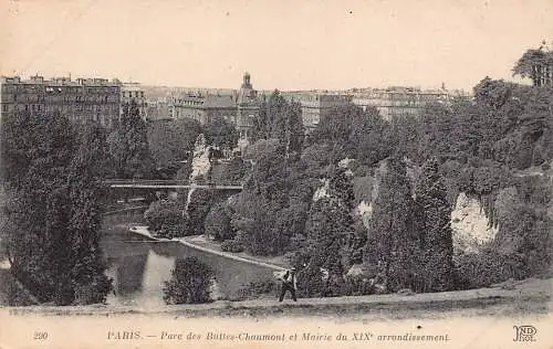 A683 Frankreich Paris Parc des Buttes Chaumont et Mairie XIX Arrondissement Postkarte