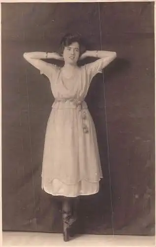 A704 Echt Foto Oxford Studio Ballerina posiert in schönem Kleid Vintage Postkarte