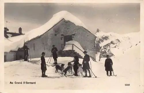 A714 Schweiz Hotel Col du Gd Bernhardiner Hunde Gruß Männer Skifahren RPPC Postkarte