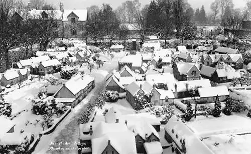 A718 England The Model Village Bourton-on-the-Water RPPC Postkarte