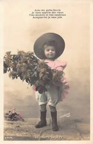 A733 Echt Foto Grüße Mädchen mit Hut Blumen Souhaits de Fete Postkarte