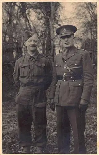 A734 RPPC Castle Studios Salisbury Infanterie Soldat und Offizier 1941 Postkarte