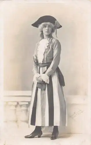 A735 Echt Foto Schauspielerin Theater Frau als Piratenfrau verkleidet Vintage Postkarte