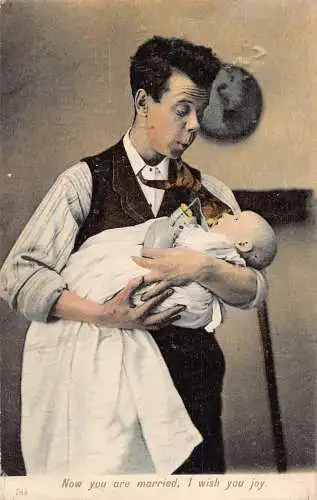A735 Jetzt bist du verheiratet Ich wünsche dir Freude 1906 Vater Baby Kind Flasche Postkarte
