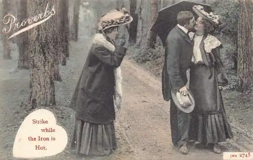 A737 Sprichwort Paar Liebesromantik 1906 Schlag während das Eisen heiß ist Postkarte
