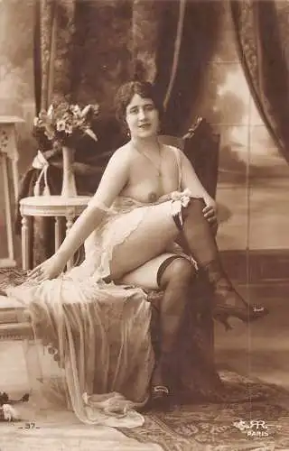 L480 Glamour Akt Risque Schönheit Echtfoto Blanko Rückseite Vintage Postkarte