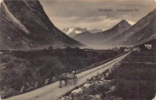 A750 Norwegen Sondmor Norangdalen Oie Kutsche Bergdorf Straße Postkarte