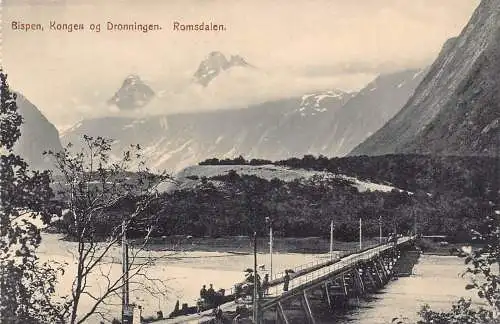 A750 Norwegen Bispen Kongen og Dronningen Romsdalen Brücke Berg Postkarte