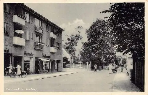 A750 Dänemark Taarbaek Strandvej Geschäfte Blomster Radfahrer Vintage Postkarte