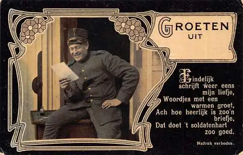 A754 Niederlande Groeten uit Passepartout Blumen Soldat liest Brief Postkarte