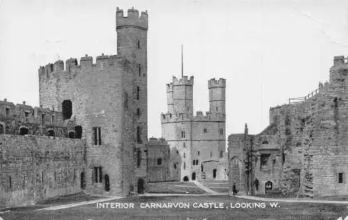 A755 Wales 1910 Interior Yard Carnarvon Caernarfon Castle Postkarte
