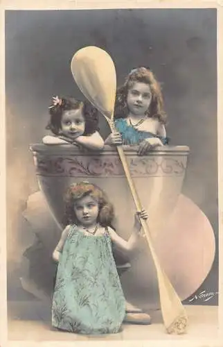 L110 Ostergrüße 1900er Mädchen Fantasy Ei Vintage Postkarte