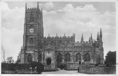 L240 England Steeple Ashton Chutch Vintage Postkarte