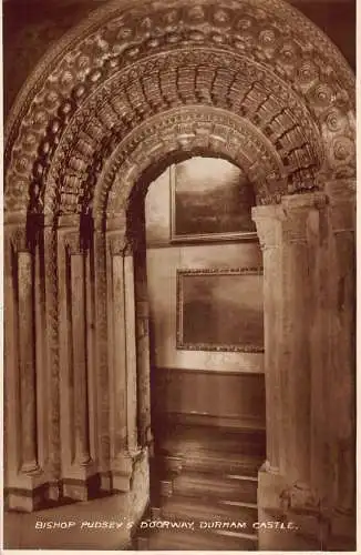 L241 England Bischof Pudsey's Doorway Durham Castle RPPC Vintage Postkarte
