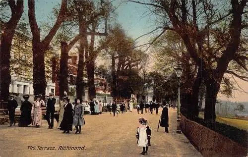 L241 England The Terrace Richmond People takes a spazieren Vintage Postkarte