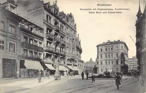 L023 Deutschland Wiesbaden Kranz Platz Hotels Kochbrunnen Vintage Postkarte