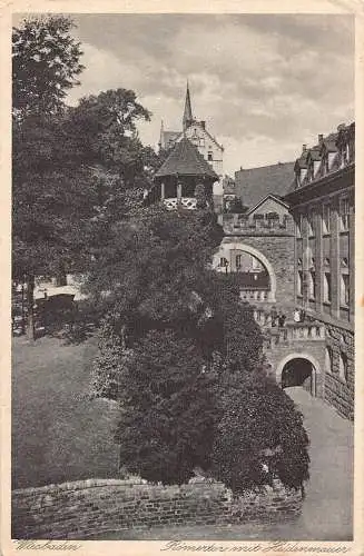 L025 Deutschland Wiesbaden Roementor mit Heidenmauer RPPC Vintage Postkarte