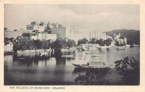 A007 Indien Die Paläste am Fluss Udaipur Boot Vintage Postkarte