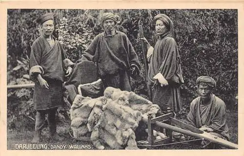 A004 Indien Darjeeling Dandy Wallahs Männer in traditionellen Kostümen Vintage Postkarte
