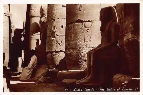 A765 Ägypten Luxor Tempel Statue von Ramses II RPPC Vintage Postkarte