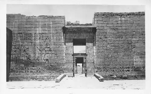 A765 Ägypten Theben Medinet Habu Tempel von Ramses III Pylon RPPC Vintage Postkarte