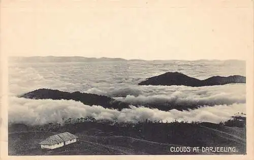 A004 Indien Wolken über Darjeeling Vintage Postkarte