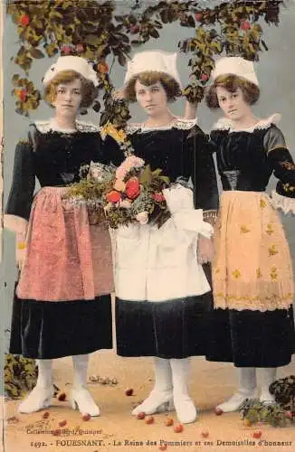 A767 Frankreich Fouesnant Reine des Pommiers Ehrendamen Blumen Volk Postkarte