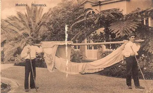 A001 Portugal Madeira Hängematte getragen von zwei Männern Vintage Postkarte