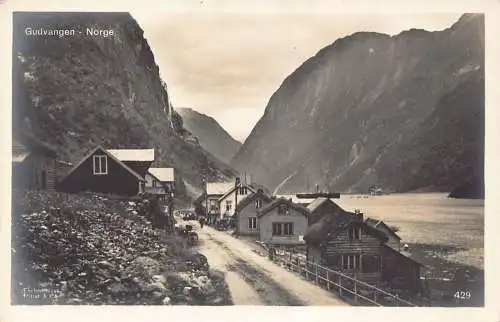 L390 Norwegen Gudvangen Hütten Berge Vintage Postkarte