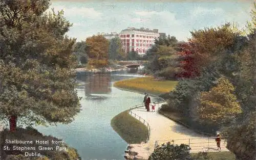 L386 Irland Shelbourne Hotel aus St Stephen's Green Park Dublin Postkarte
