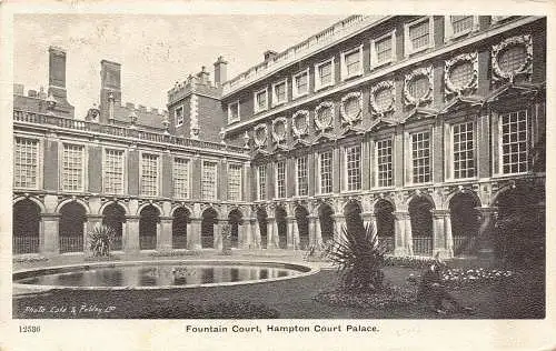 L244 England Fountain Court Hampton Court Palace Vintage Postkarte