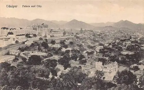 A008 Indien Udaipur Palast und Stadt Panorama Vintage Postkarte