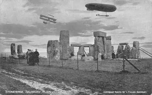 A776 England Stonehenge Salisbury Plain Zeppelin Flugzeug Vintage Postkarte