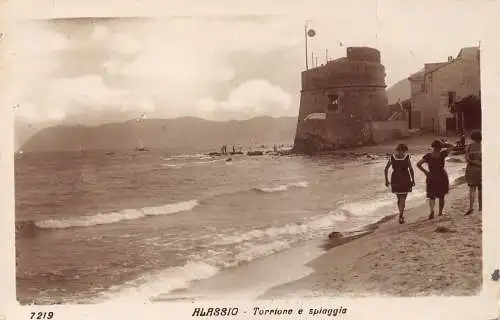 A796 Italien Alassio Torrione e spiaggia Strand RPPC Vintage Postkarte