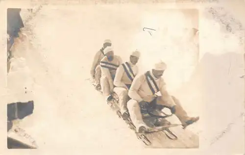 A802 Deutschland Bergsteiger auf Bobschlitten Wintersport RPPC Postkarte