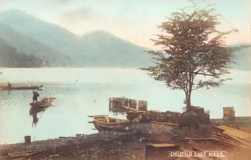 L272 Japan Nikko Chuzenji See Boote Baum Vintage Postkarte