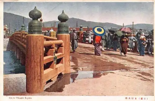L269 Japan Go io Ohashi Kyoto Brücke Geishas Regenschirm Vintage Postkarte