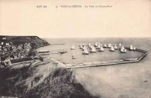 A817 Frankreich Port en Bessin Ville et l'Avant Hafen Segelboote Vintage Postkarte