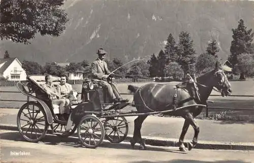 A810 Schweiz Interlaken Pferdekutsche Vintage Postkarte