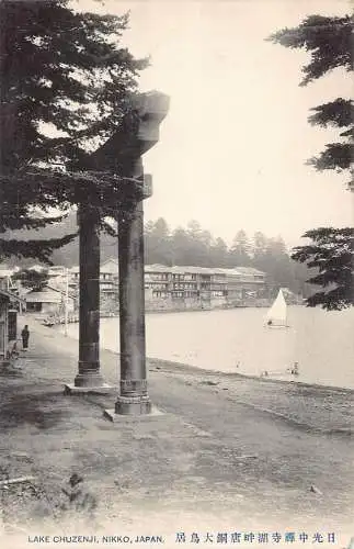 L266 Japan See Chuzenji Nikko Torii Tor Segelboot Vintage Postkarte