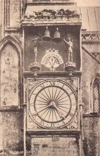 L247 England Exterior of Clock Wells Vintage Postkarte