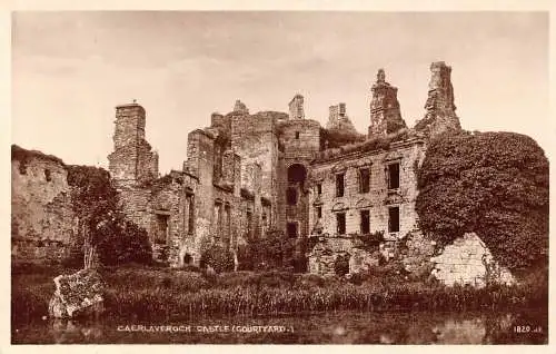 L242 Schottland Caerlaverock Castle Courtyard RPPC Vintage Postkarte