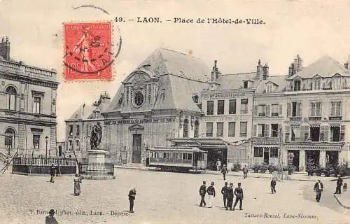 L095 Frankreich 1906 Laon Place de L'Hotel de Ville Straßenbahn Bar Vintage Postkarte