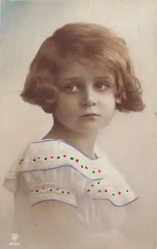 L395 Liebe Grüße Junges Mädchen Portrait 1921 Vintage Postkarte