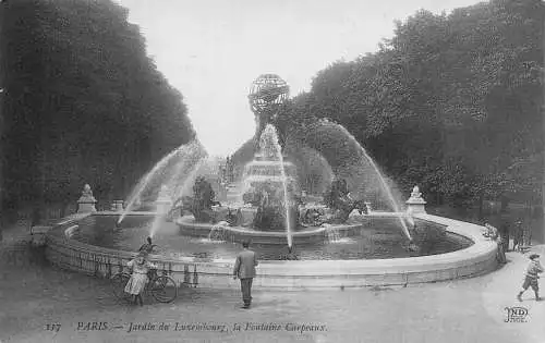 A827 Frankreich Paris Jardin du Luxembourg Fontaine Carpeaux Radfahrer Postkarte