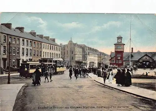 A023 Irland Portrush Eglinton Straße und Bahnhof Straßenbahnen Vintage Postkarte