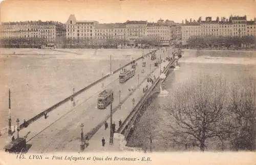 A819 Frankreich Lyon Pont Lafayette et Quai des Brotteaux Straßenbahn Brücke Postkarte
